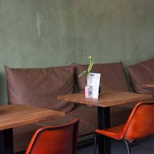 Interior photo of Smaak Haarlem displaying tables with menus and flowers